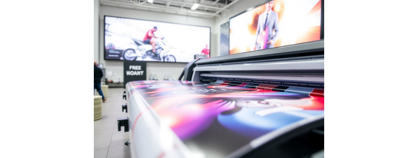  Друк постерів та плакатів: Як привернути максимум уваги до вашої події чи продукту