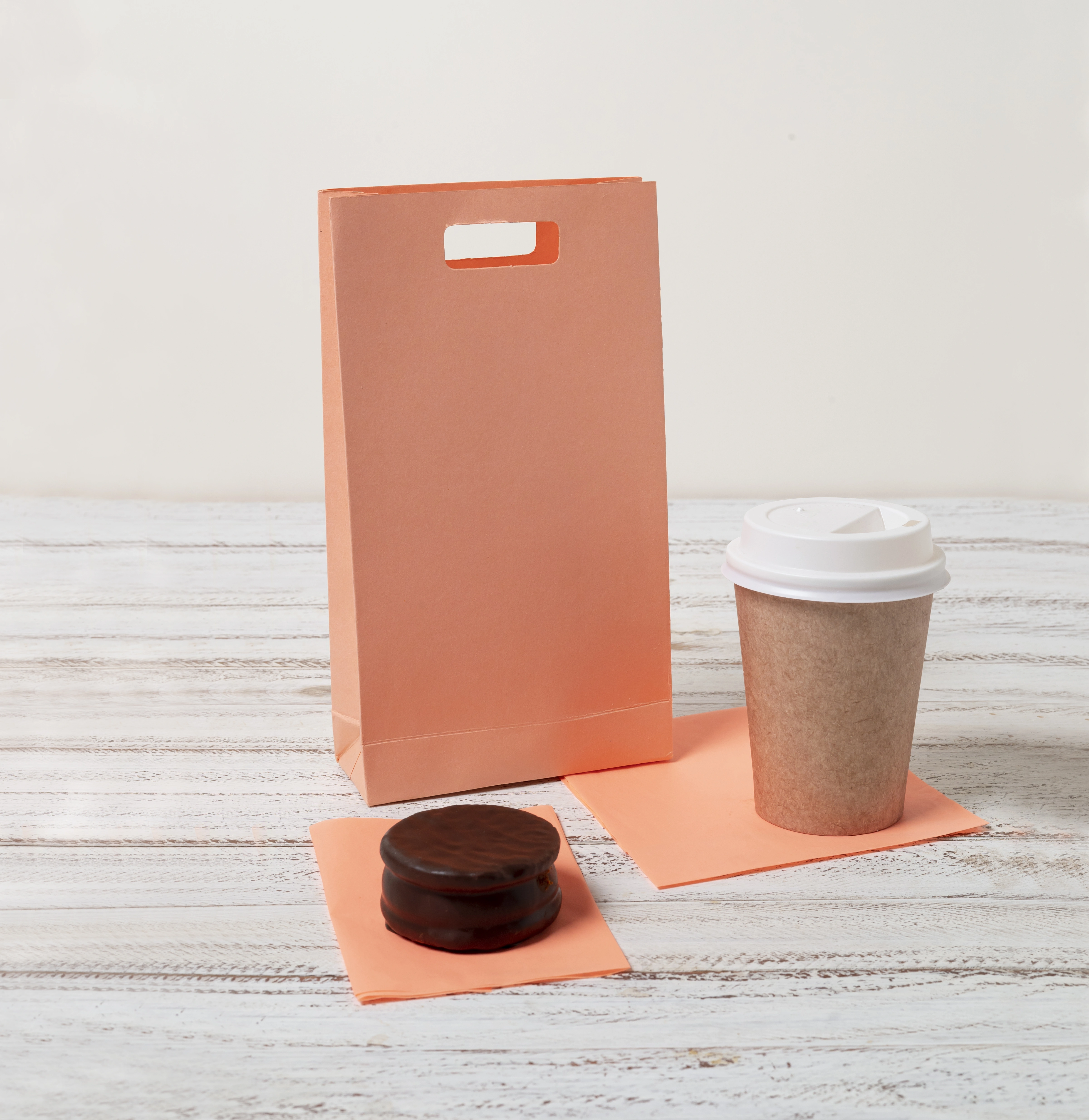 Пакет з висіченими ручками