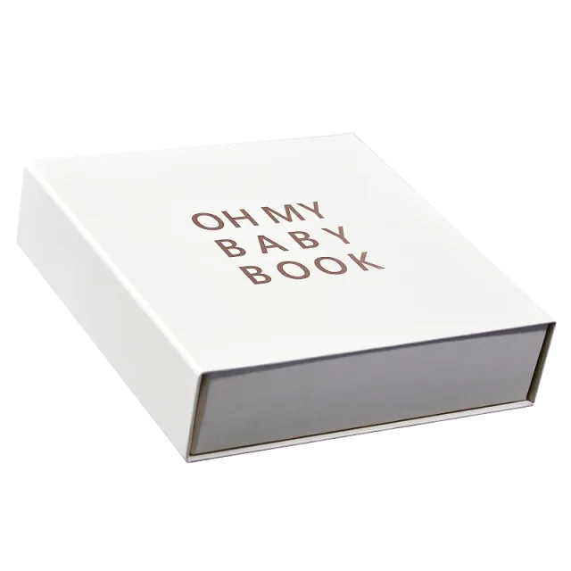 Біла палітурна коробка з написом OH MY BOX на кришці